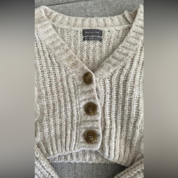 Urban Outfitters Cropped Cardigan - Picture 3 of 4
